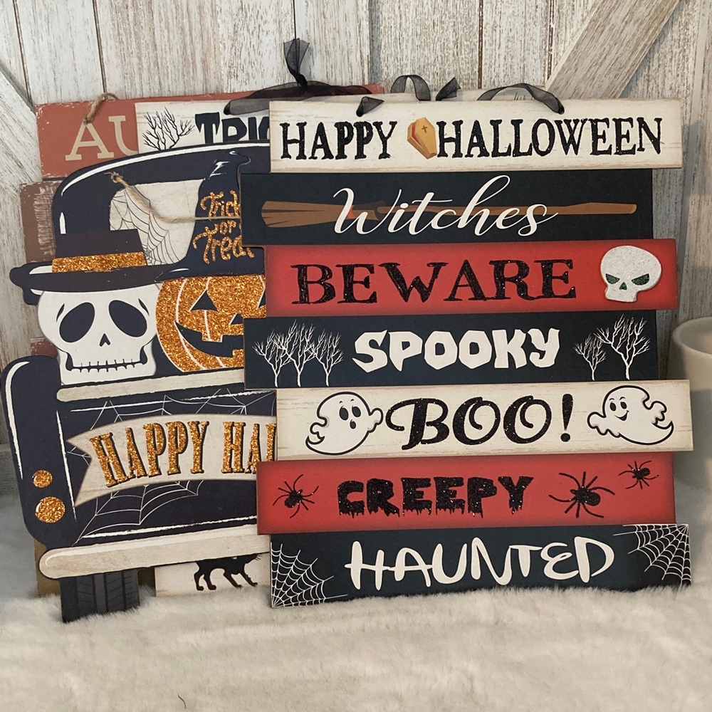 Halloween Themed Decorative Signs